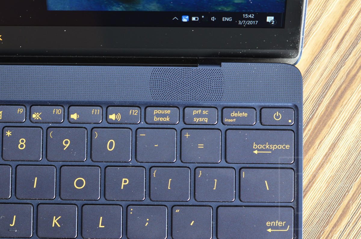 ASUS Zenbook 3 Review Quite the Macbook competitor, with killer looks
