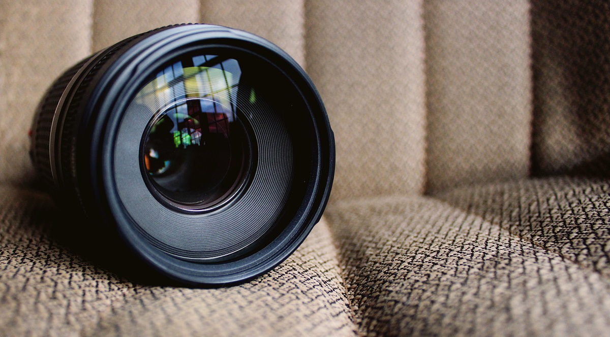 How to clean Camera lens without damaging its surface