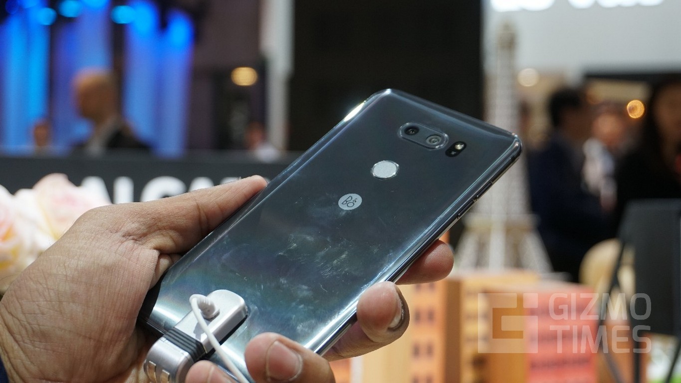 LG V30S back 1