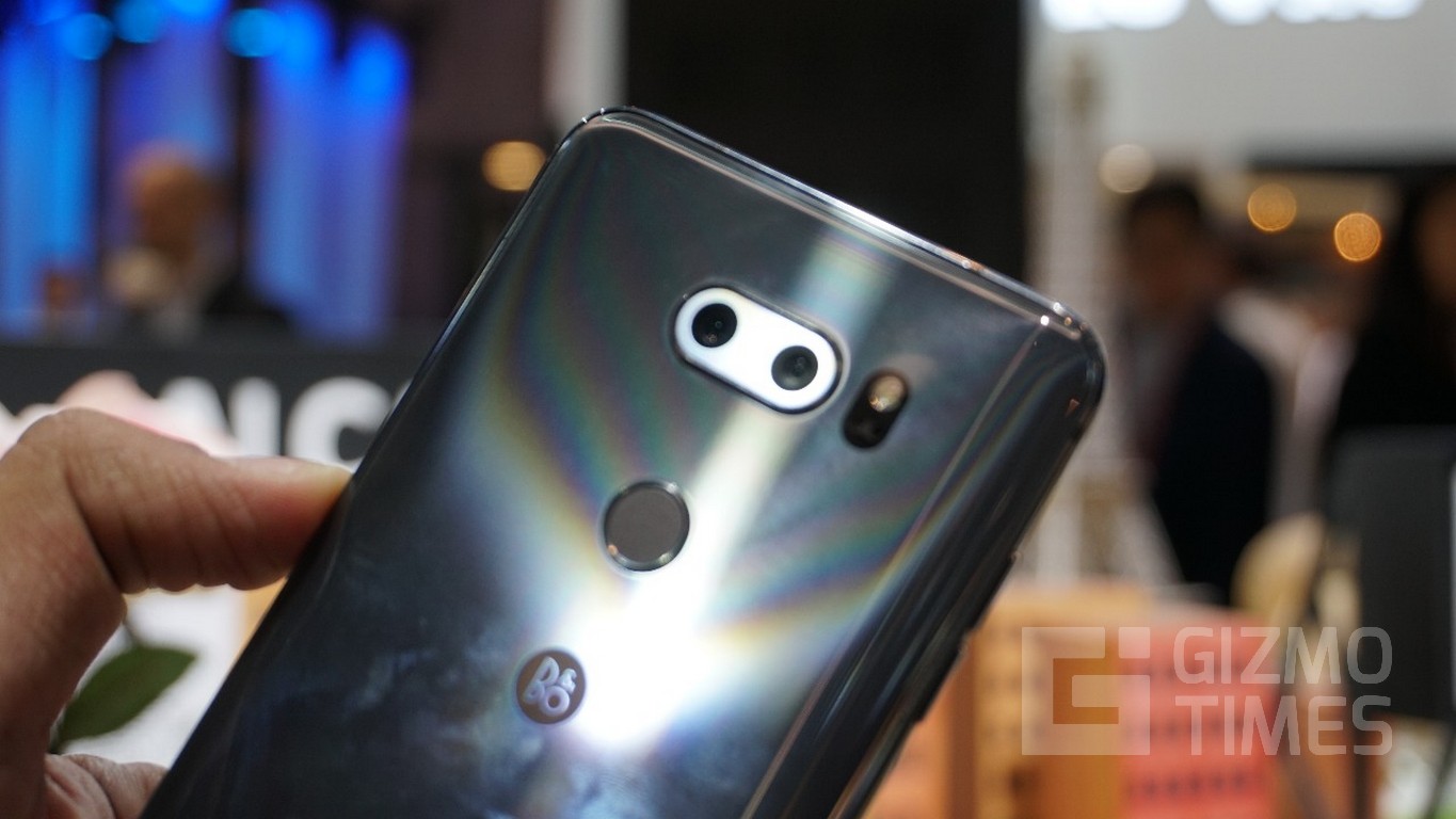 LG V30S camera