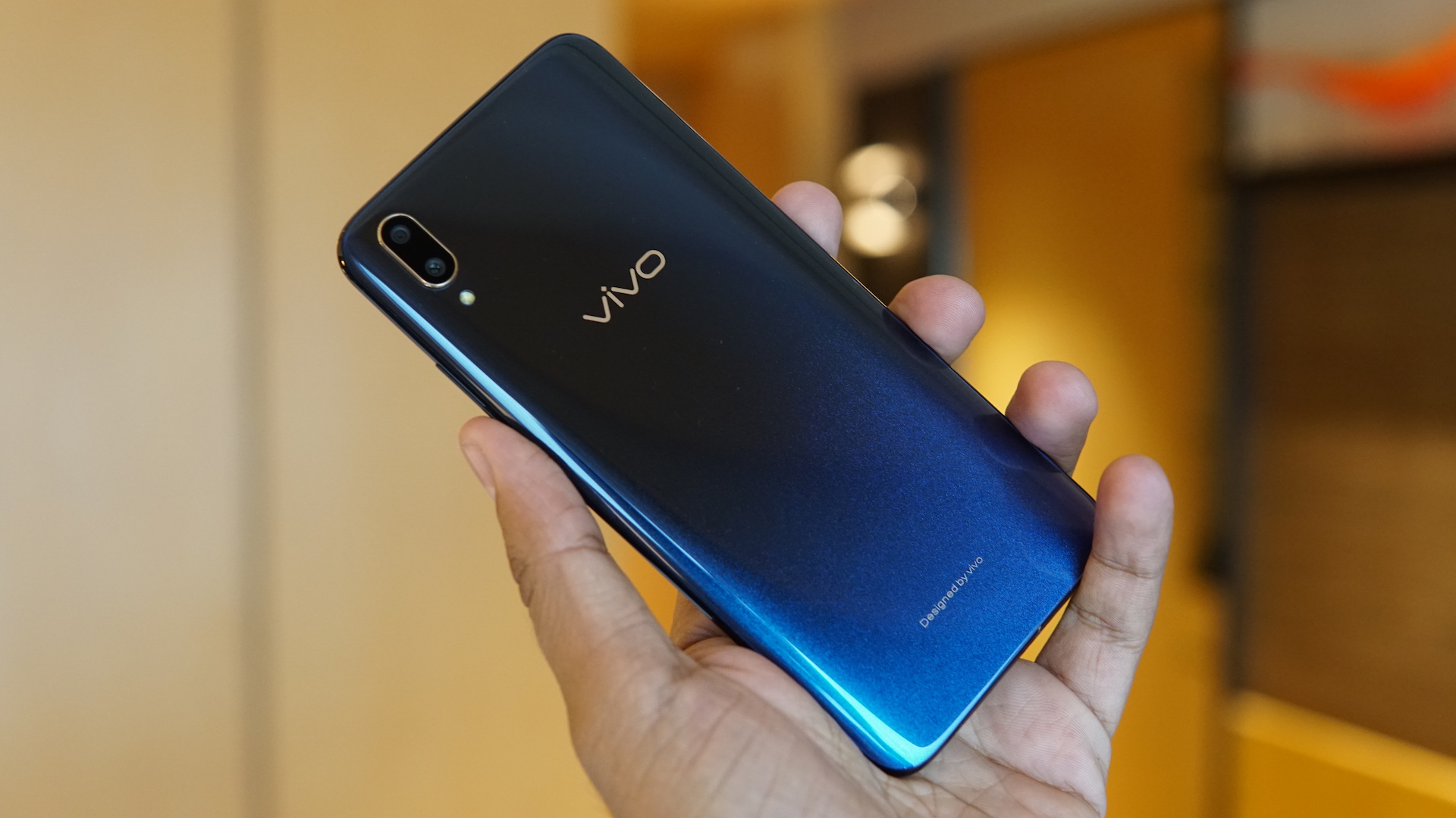 Vivo V11 Pro has the flagship defining features, sans the flagship price
