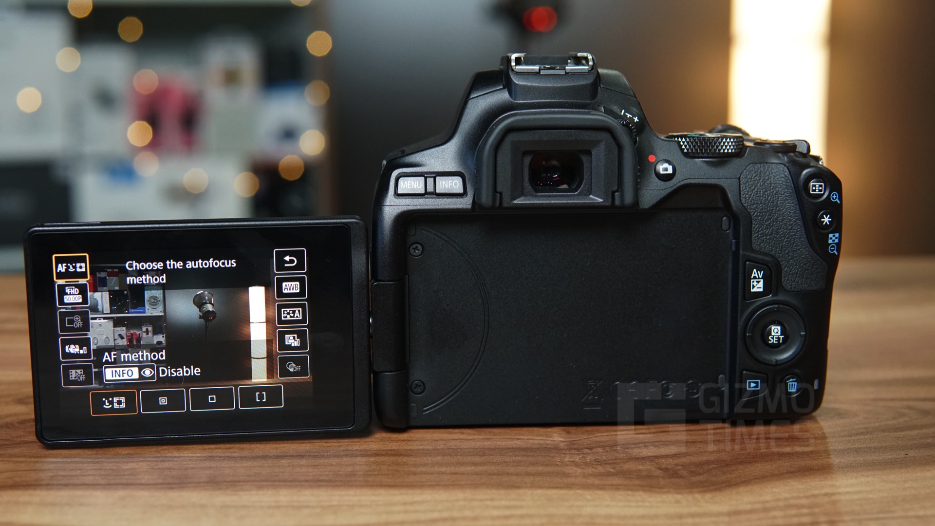 Canon EOS 200D II flip screen - Gizmo Times