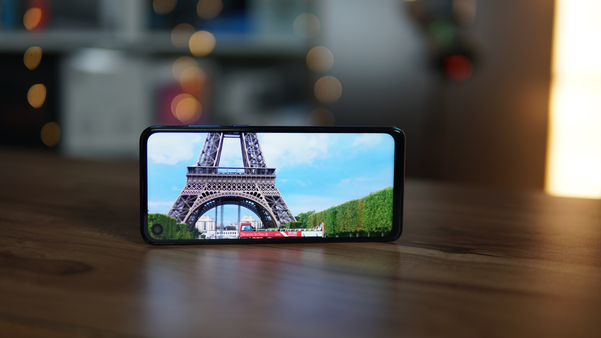 Motorola One Vision Wide display
