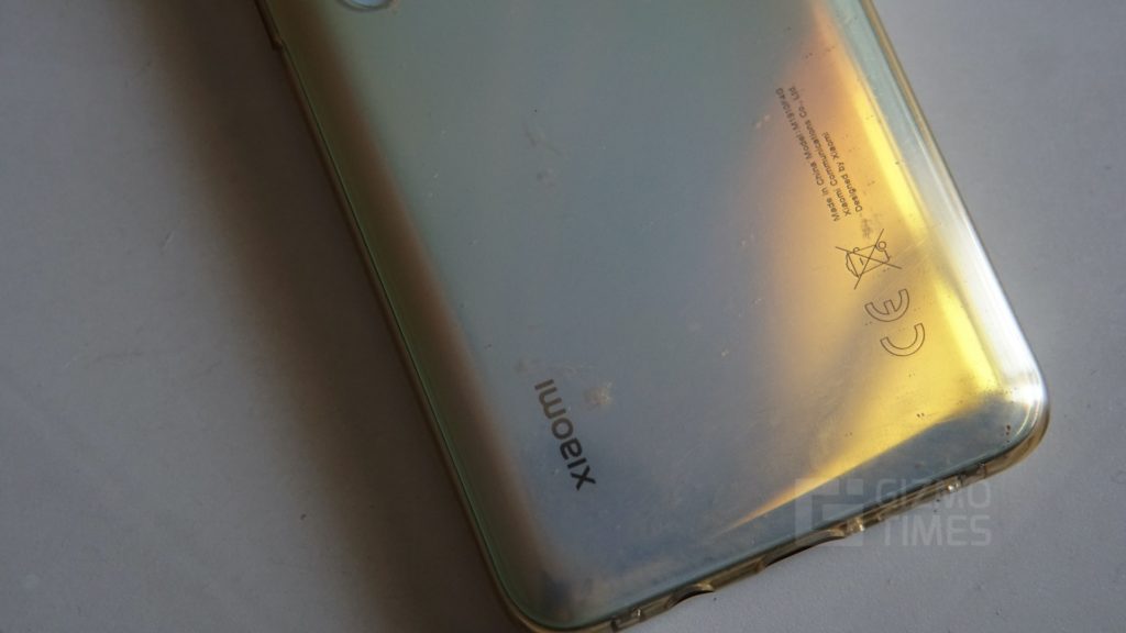 how to clean mobile back cover transparent in hindi
